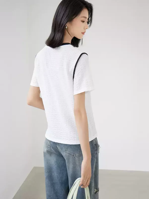 O1CN012FJKT41O62R1NPXLc_1870451655.jpg_q50.jpg_.webp 对白微皱肌理感撞色正肩短袖t恤女2026夏季新款圆领宽松显瘦上衣