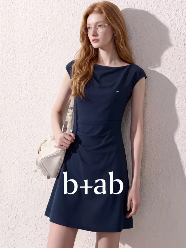 O1CN014VAQVa2Jba078oXy2_3906869440.jpg_q50.jpg_.webp it b+ab法式连衣裙女褶皱收腰简约高级感2026夏季漂亮短款小裙子