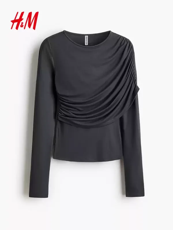O1CN015sWd9J1UUDCLuQWhQ-3676232520.jpg_q50.jpg_.webp HM女装T恤春季长袖设计感时尚内搭设计感修身垂褶粘纤上衣1320233
