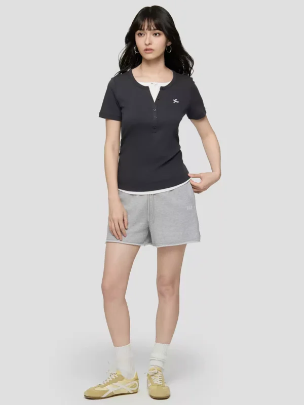 O1CN019edxQv1RtSBoDYfLA-669642169.jpg_q50.jpg_.webp 【成毅代言】Gap女装2026夏季新款刺绣假两件亨利领短袖T恤858945