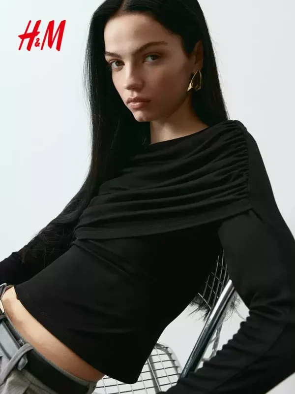 O1CN01Borqbd1UUDCLQzVIF-3676232520.jpg_q50.jpg_.webp HM女装T恤春季长袖设计感时尚内搭设计感修身垂褶粘纤上衣1320233