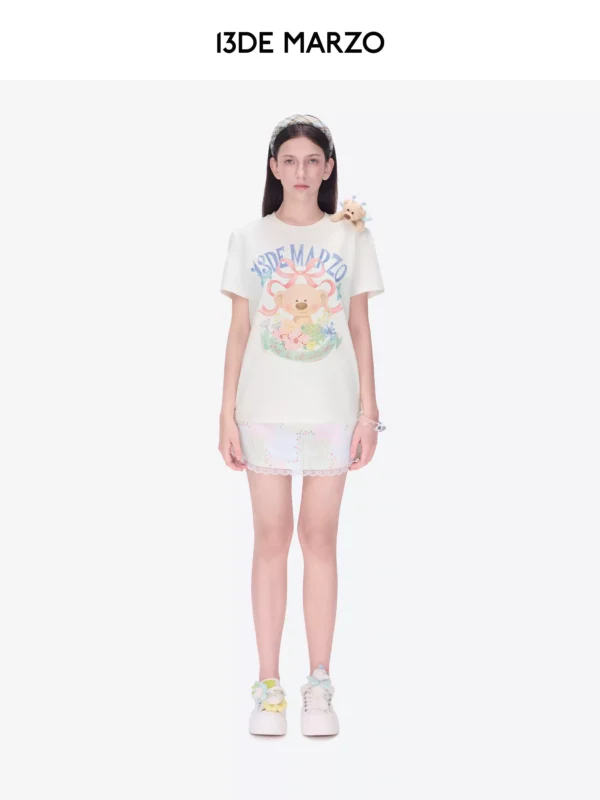 O1CN01GClLRz1gQneWOyrmY_2215713954137.jpg_q50.jpg_.webp 13DE MARZO女士 2026春夏新款花卉插画短袖时尚圆领休闲百搭T恤
