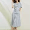 O1CN01JBwfkc2BTJvSv0tZh_94008339.jpg_q50.jpg_.webp 设计师款佐丹奴短袖裙子女假两件荡领压褶绑带收腰连衣裙18466509