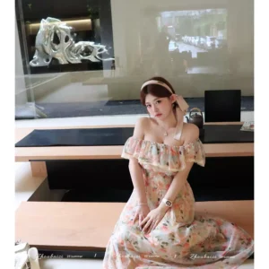 O1CN01JSw5Gq1Fz9jDA2rss_1107500557.jpg_q50.jpg_.webp 周白子夏季漂亮新款连衣裙女装裙子衣服高级好看法式碎花仙气度假