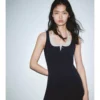 O1CN01MPQXiJ2FYaxNUpW7z_2104668892.jpg_q50.jpg_.webp UR2026夏季新款女装休闲真两件条纹挂脖系带连衣裙UYY760098