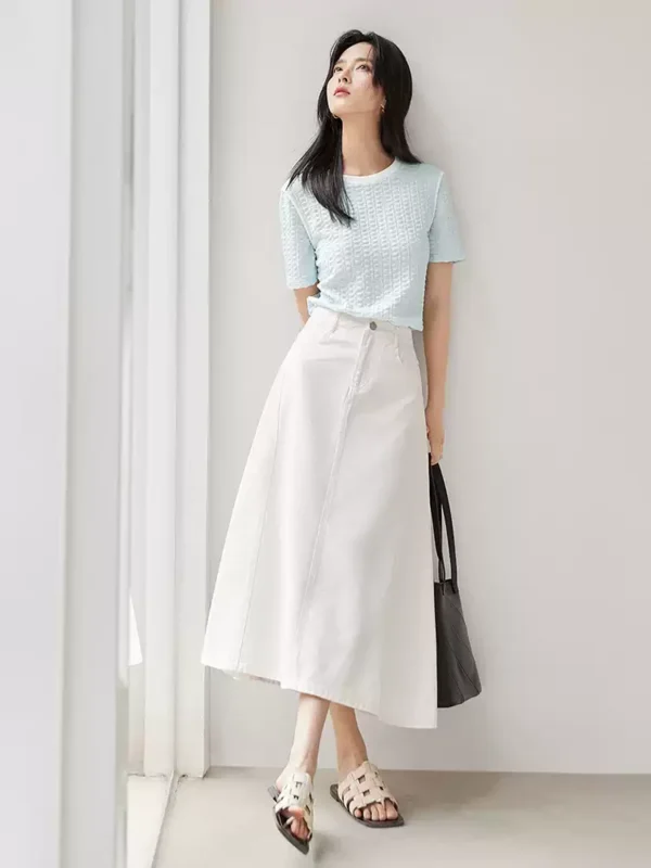 O1CN01TUl1kn1O62QxwRWQa_1870451655.jpg_q50.jpg_.webp 对白微皱肌理感撞色正肩短袖t恤女2026夏季新款圆领宽松显瘦上衣