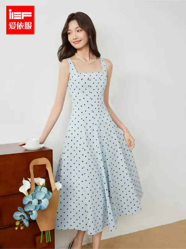 O1CN01XpkI3w1LISVwBrMdo_4611686018427380236-0-item_pic.jpg_q50.jpg_.webp IEF/爱依服连衣裙2026夏季新款法式气质感复古波点方领吊带长裙