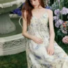 ELLE复古印花度假风吊带连衣裙女2026春季新款时髦优雅波嬉a字裙