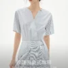 O1CN01ZFNIOh22Xb5KVIo7j-2209697117130.jpg_q50.jpg_.webp ELLE法式高级感条纹v领连衣裙女2026夏季新款通勤独特a字身长裙子