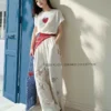O1CN01ZkjQdw24Sg3qyX9Ig_1023197390.jpg_q50.jpg_.webp 阔色白色刺绣草莓短袖针织衫女2026夏季新款圆领小个子穿搭上衣春