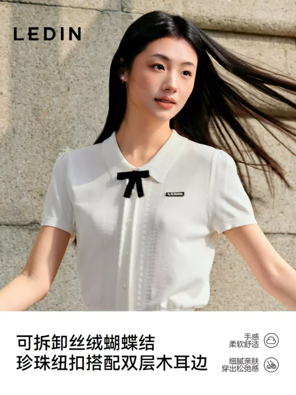 O1CN01c15UNW1MQX6jd2Ytl_513051429.jpg_q50.jpg_.webp 乐町miu系通勤珍珠白巧针织短袖套装裙夏新款蝴蝶结细麻花翻领T恤