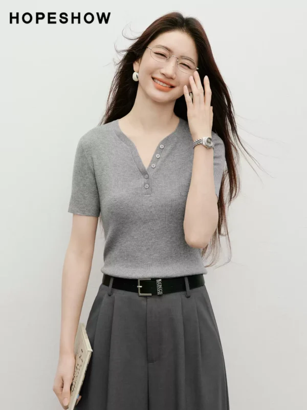 红袖白色针织衫2026夏季新款女装细坑条V字圆领高端小资小上衣