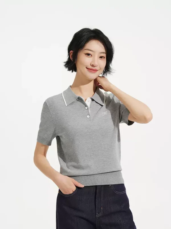 O1CN01cm9naS1RqFPrQY7iy_106852162.jpg_q50.jpg_.webp 热风女士短袖针织衫上衣2026年夏季新款通勤风灰色老钱风针织衫
