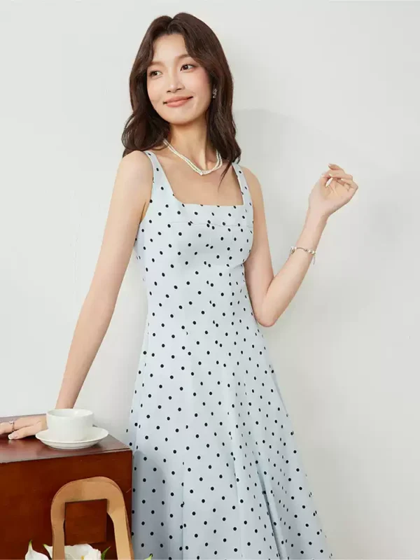 O1CN01dbY7Dy1LISVwVh6Fm_2983371276.jpg_q50.jpg_.webp IEF/爱依服连衣裙2026夏季新款法式气质感复古波点方领吊带长裙