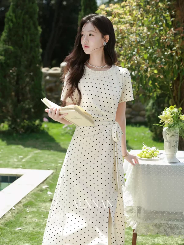 O1CN01hVOA6M24dDAFrUn54_2596637413.jpg_q50.jpg_.webp 鹿向南「春野杏时」法式杏色波点连衣裙夏季新款气质修身短袖裙子