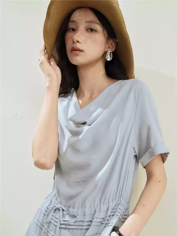 O1CN01lAMBuu2BTJvSeh937_94008339.jpg_q50.jpg_.webp 设计师款佐丹奴短袖裙子女假两件荡领压褶绑带收腰连衣裙18466509