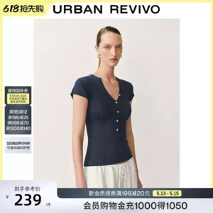 O1CN01lf2wMT2FYaxMlUQb1_2104668892.jpg_q50.jpg_.webp UR2026夏季新款女装魅力简约日常圆领纽扣饰针织衫UWG960049