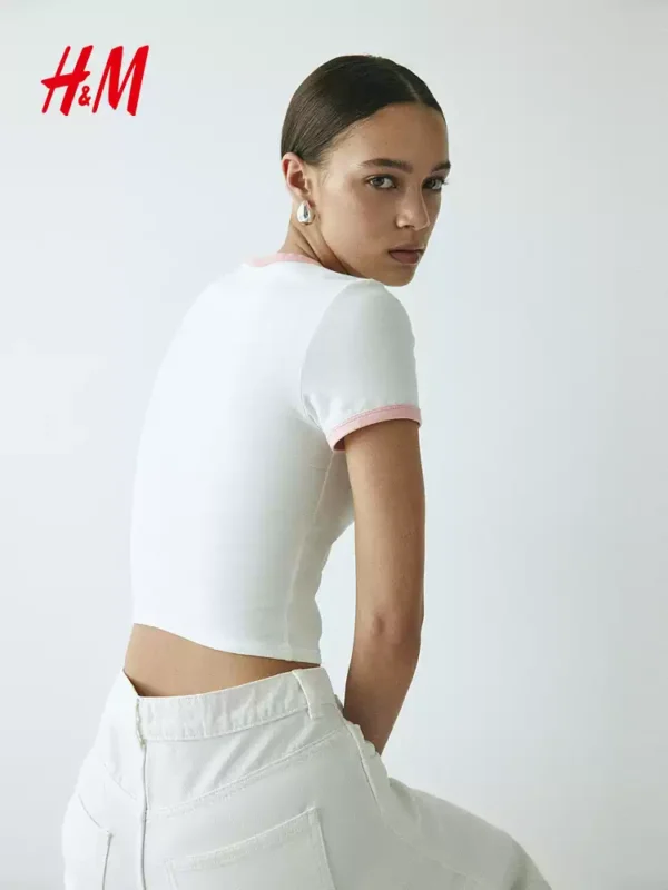 O1CN01mU4opZ1UUDDtn3aFO-3676232520.jpg_q50.jpg_.webp HM女装T恤2026夏季新款miu系t恤字母印花美式修身短袖上衣1296040