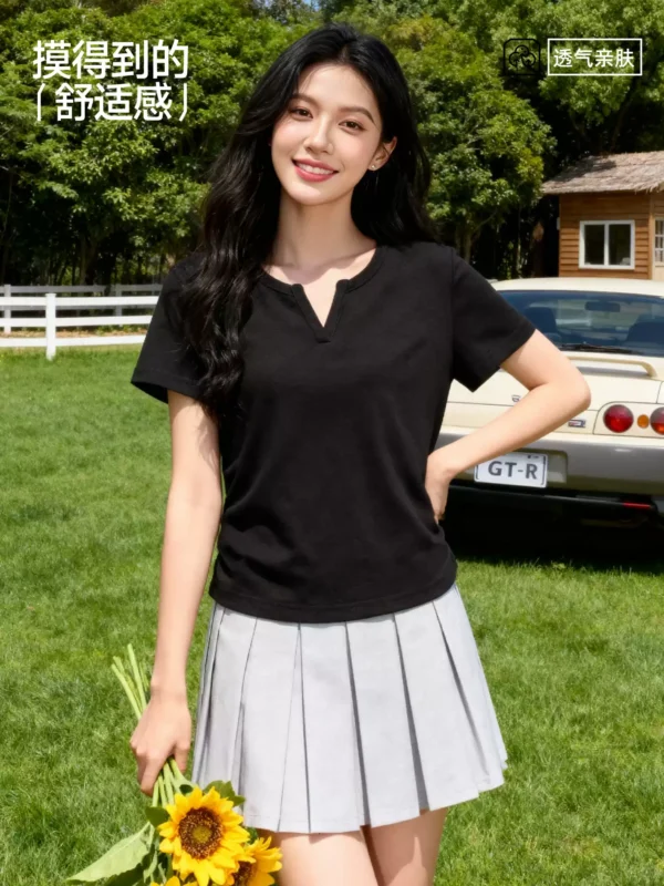 O1CN01oBk2eG1xfm3qBO3md_2456386471.jpg_q50.jpg_.webp 班尼路灰色v领正肩t恤女短袖2026夏季新款特别漂亮掐腰短款上衣H