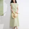 O1CN01qudL1q1tJYOUxLoNd_745475881.jpg_q50.jpg_.webp 三彩2026夏季新款浅绿色短袖连衣裙圆领绑带收腰A字长裙简约女S
