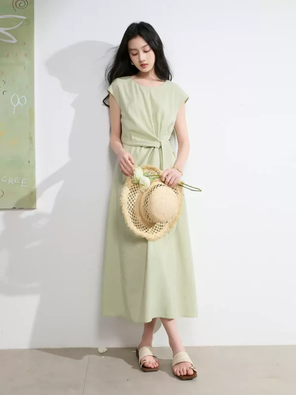 O1CN01qudL1q1tJYOUxLoNd_745475881.jpg_q50.jpg_.webp 三彩2026夏季新款浅绿色短袖连衣裙圆领绑带收腰A字长裙简约女S