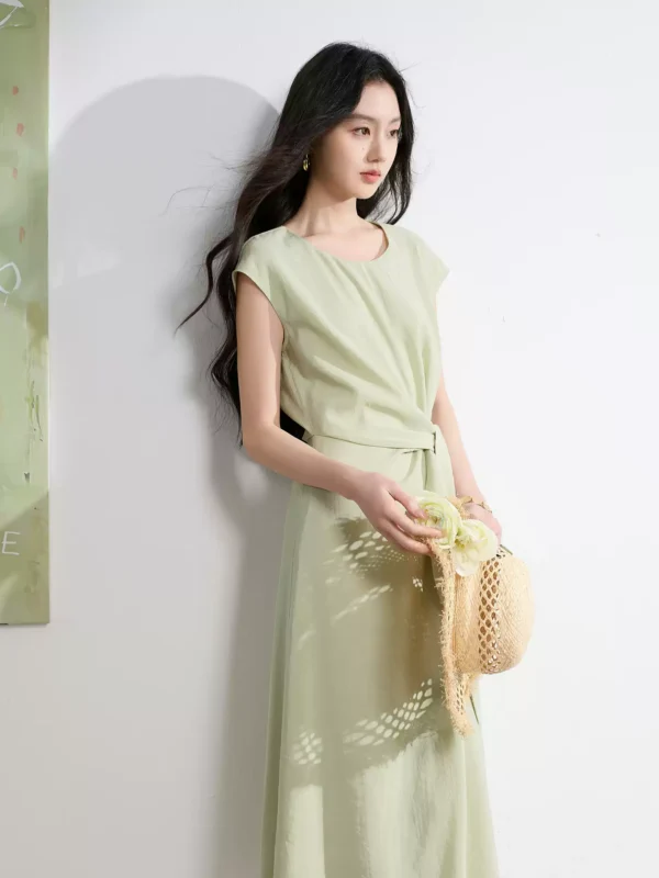 O1CN01rp3hRj1tJYOUWMWyN_745475881.jpg_q50.jpg_.webp 三彩2026夏季新款浅绿色短袖连衣裙圆领绑带收腰A字长裙简约女S