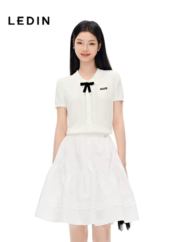 O1CN01ssJWAa1MQX6ix9t8w_513051429.jpg_q50.jpg_.webp 乐町miu系通勤珍珠白巧针织短袖套装裙夏新款蝴蝶结细麻花翻领T恤