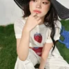 O1CN01tA5Opk24Sg3sj1Tmp_1023197390.jpg_q50.jpg_.webp 阔色白色刺绣草莓短袖针织衫女2026夏季新款圆领小个子穿搭上衣春