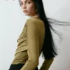 O1CN01uy3ASf1UUDCLuSbc9-3676232520.jpg_q50.jpg_.webp HM女装T恤春季长袖设计感时尚内搭设计感修身垂褶粘纤上衣1320233